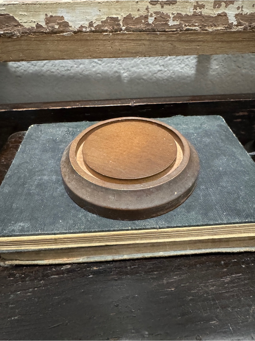 Round Wooden Display Stand - Rustic Brown